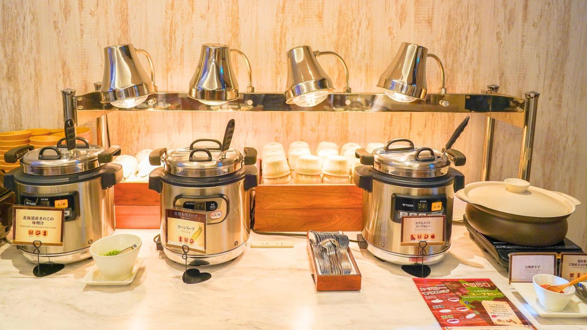 프리미어호텔 나카지마공원 삿포로 삿포로 시 외부 사진 Rice cookers at a buffet
